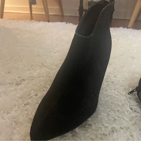 Black suede booties by Carlos Santana - Picture 3 of 8